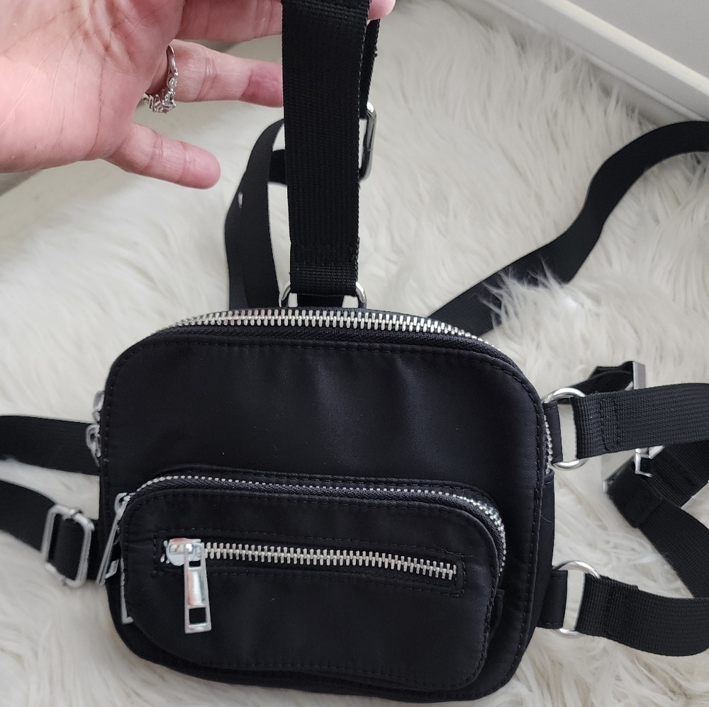 POSTER GIRL BLACK POLYESTER HARNESS FANNY PACK BAG SILVER HARDWEAR ZIP CLOSE - Picture 3 of 9